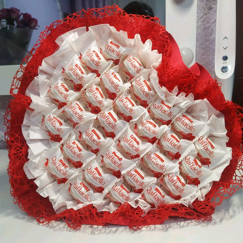 Серце з цукерок Рафаелло Ferrero Raffaello солодкий романтичний подарунок червоний