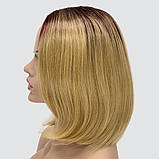 Перука каре без гривки на сітці, термоволосся, колір пшеничний блондин з темним з червонуватим корінням, фото 4