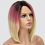 Перука каре без гривки на сітці, термоволосся, колір блондин з переходом від темного коріння до рожевого, фото 3