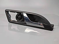 Внутрішня ручка передніх правих дверей Skoda Octavia A5 1Z0837248 з високочастотним динаміком.