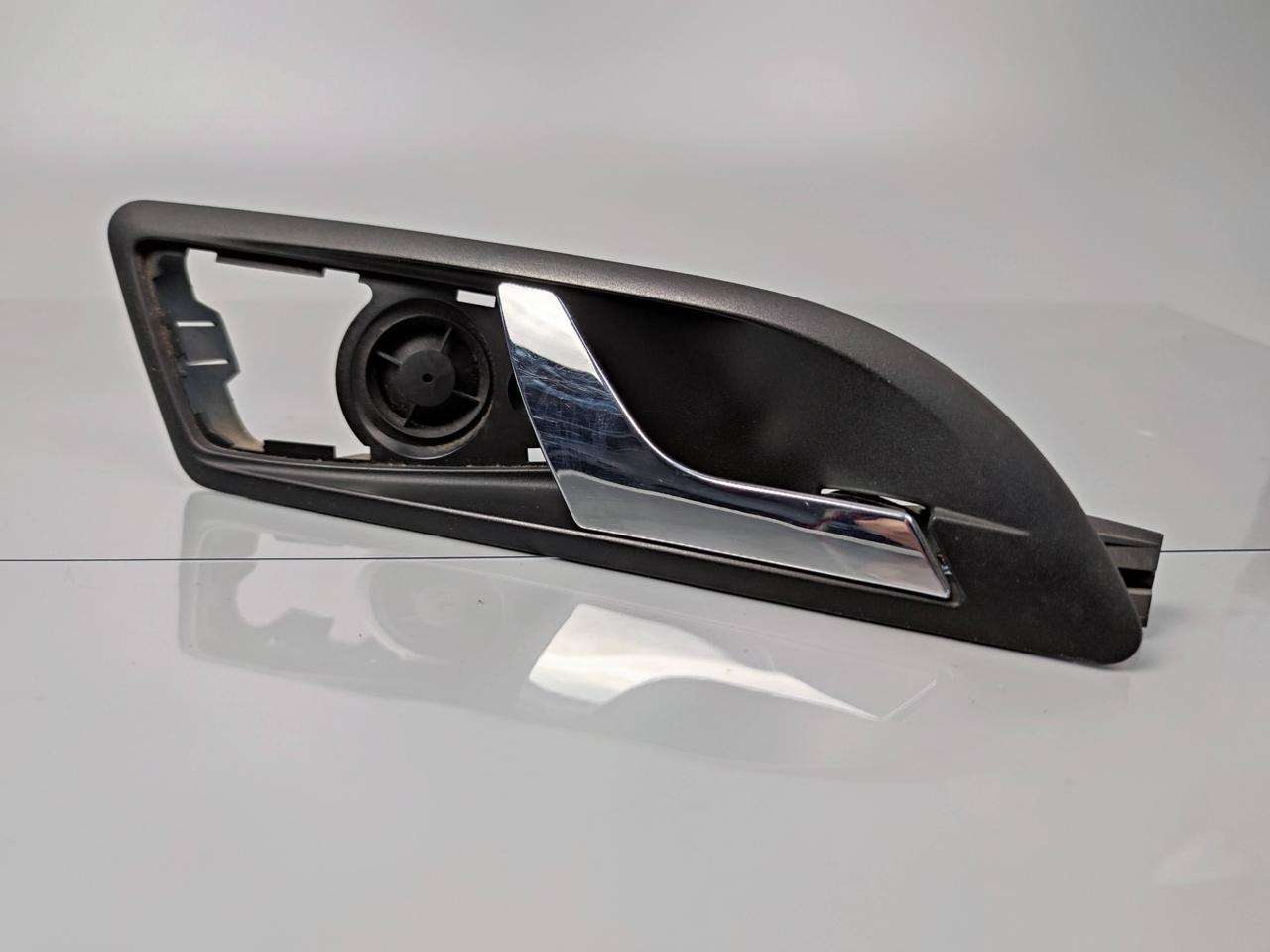 Внутрішня ручка передніх правих дверей Skoda Octavia A5 1Z0837248 з високочастотним динаміком., фото 1