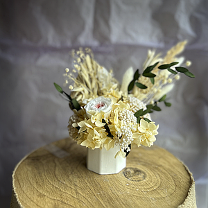 Квіткова композиція "Сонячне сяйво" (троянда, евкаліпт, гортензія)