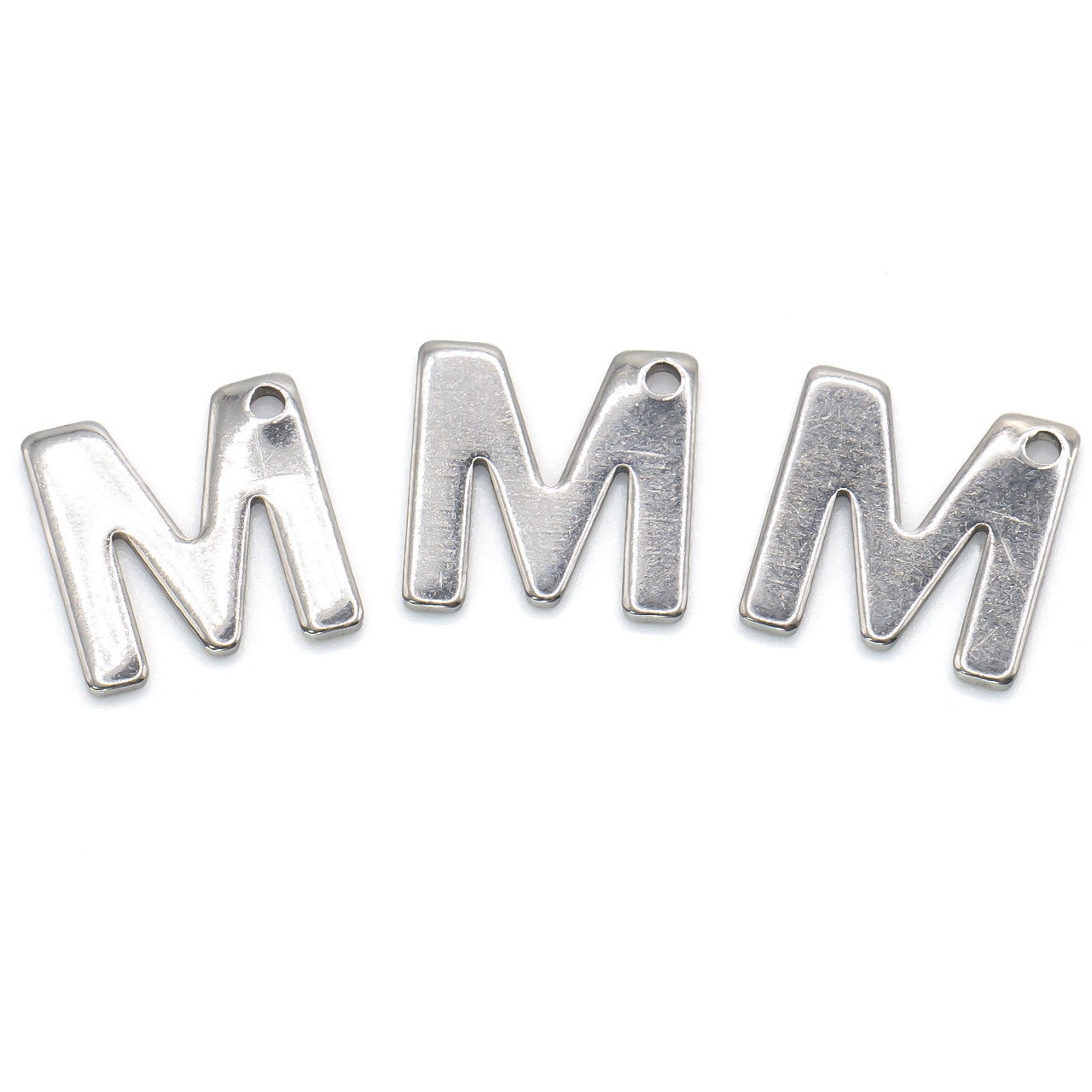 Літера M підвіска із нержавіючої сталі, розмір 11х11мм, колір Платина, в уп. 5шт.
