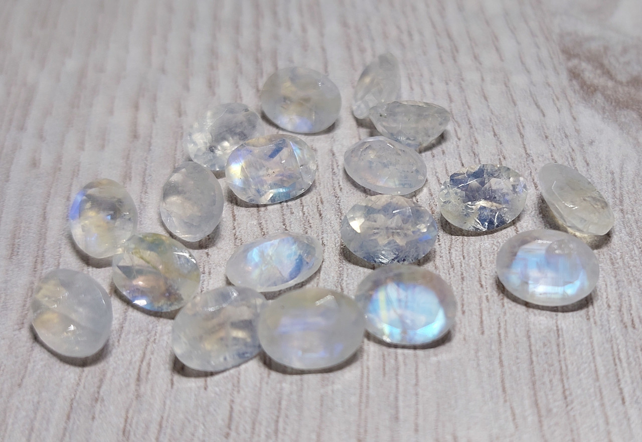 Купити Місячний камінь , адуляр 6 х 8 mm, ціна 650 ₴ - Prom.ua (ID ...