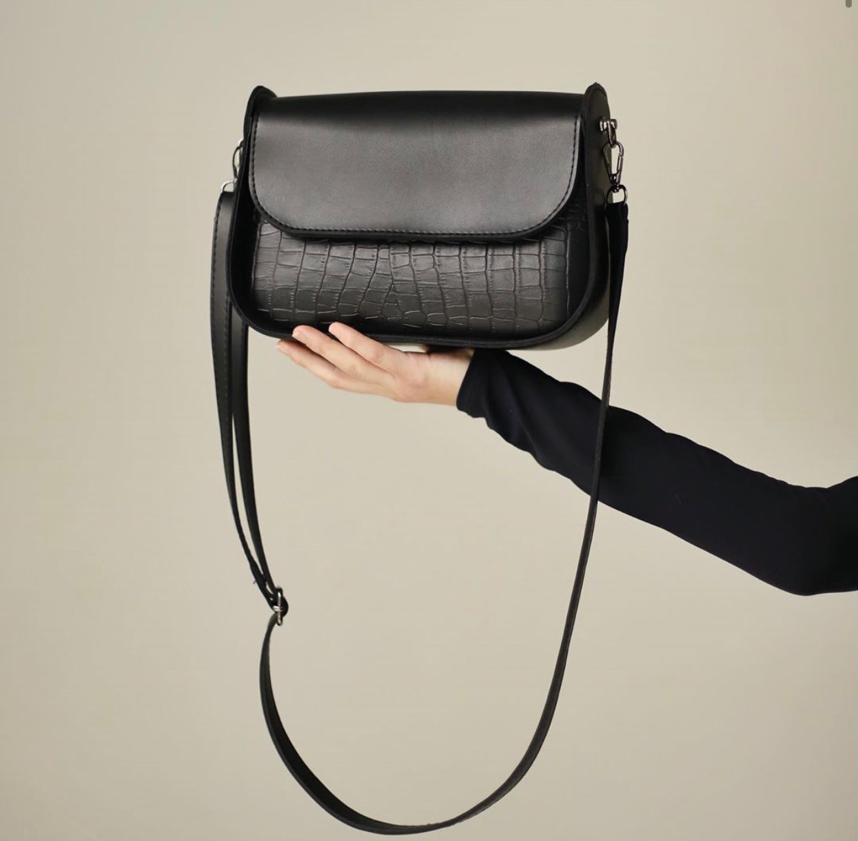 Сумка жіноча прямокутна із клапаном на плече відмінної якості 25*15 см Nata Чорна рептилія, фото 1