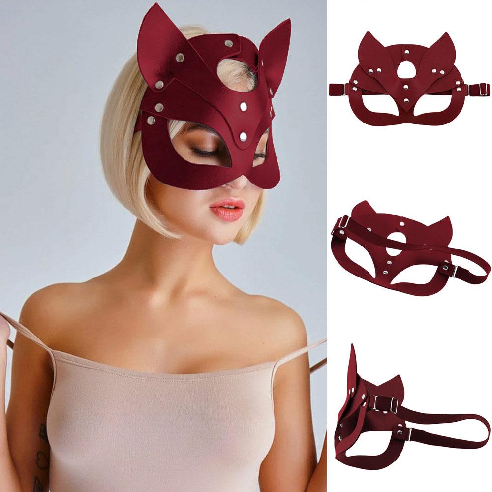 Червона еротична маска кішки для обличчя жіноча з металевим заклепками БДСМ