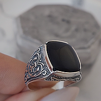 Масивний чоловічий перстень зі срібла з великим каменем