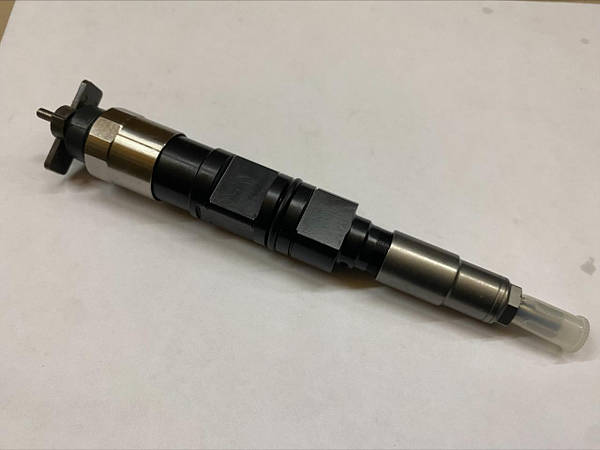 ФОРСУНКА injector JOHN DEERE RE528407 / RE546776 / RE555914