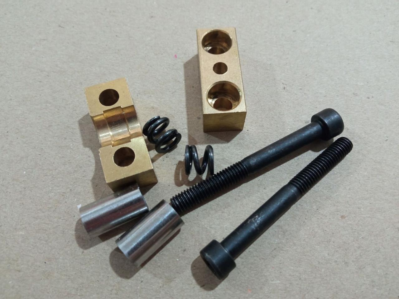 Затискач верхньої кришки контактного гриля 263501, 263600, 263662, 263709, 263808, 263907, фото 1