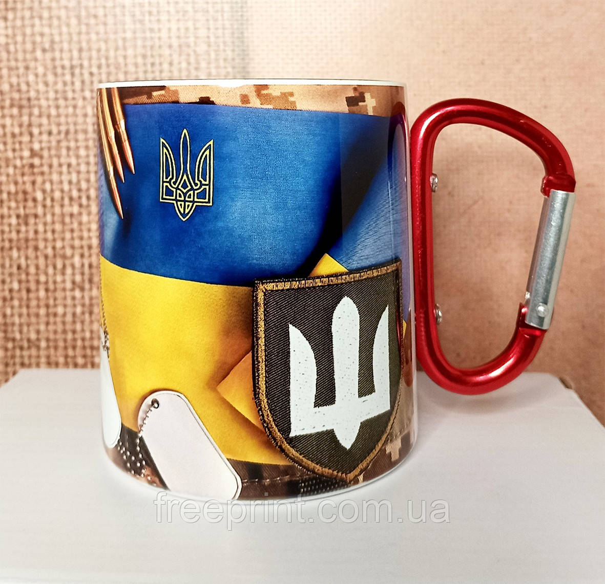 Чашка металева з ручкою-карабіном "Усі кацапи здохнуть". Термочашка для коханого. Біла
