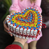 Букет цукерок серце з Kinder шоколадок і жуйок Love is солодкий романтичний подарунок