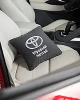 Подушка з вишитим логотипом Тойота Toyota - керуй мрією" 35х35 см,подушка в машину Toyota флок Темно сірий