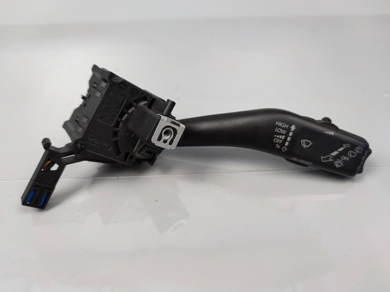 Перемикач підрулевий правий 1K0953519J Skoda Octavia A5