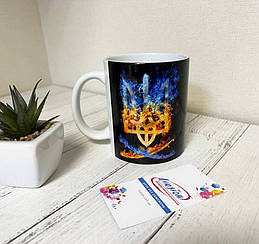 Чашка "Тризуб" на темному фоні