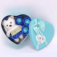 Подарок любимой девушке на 8 марта набор коробка в форме сердца с мыльными цветками 3 розами 1 мишка Синий