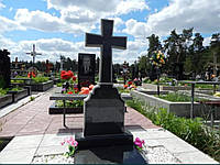 Памятник крест надгробный из камня гранитного.