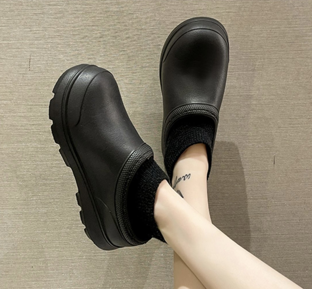 Стильні, чорні черевики жіночі, тепле водонепроникне взуття