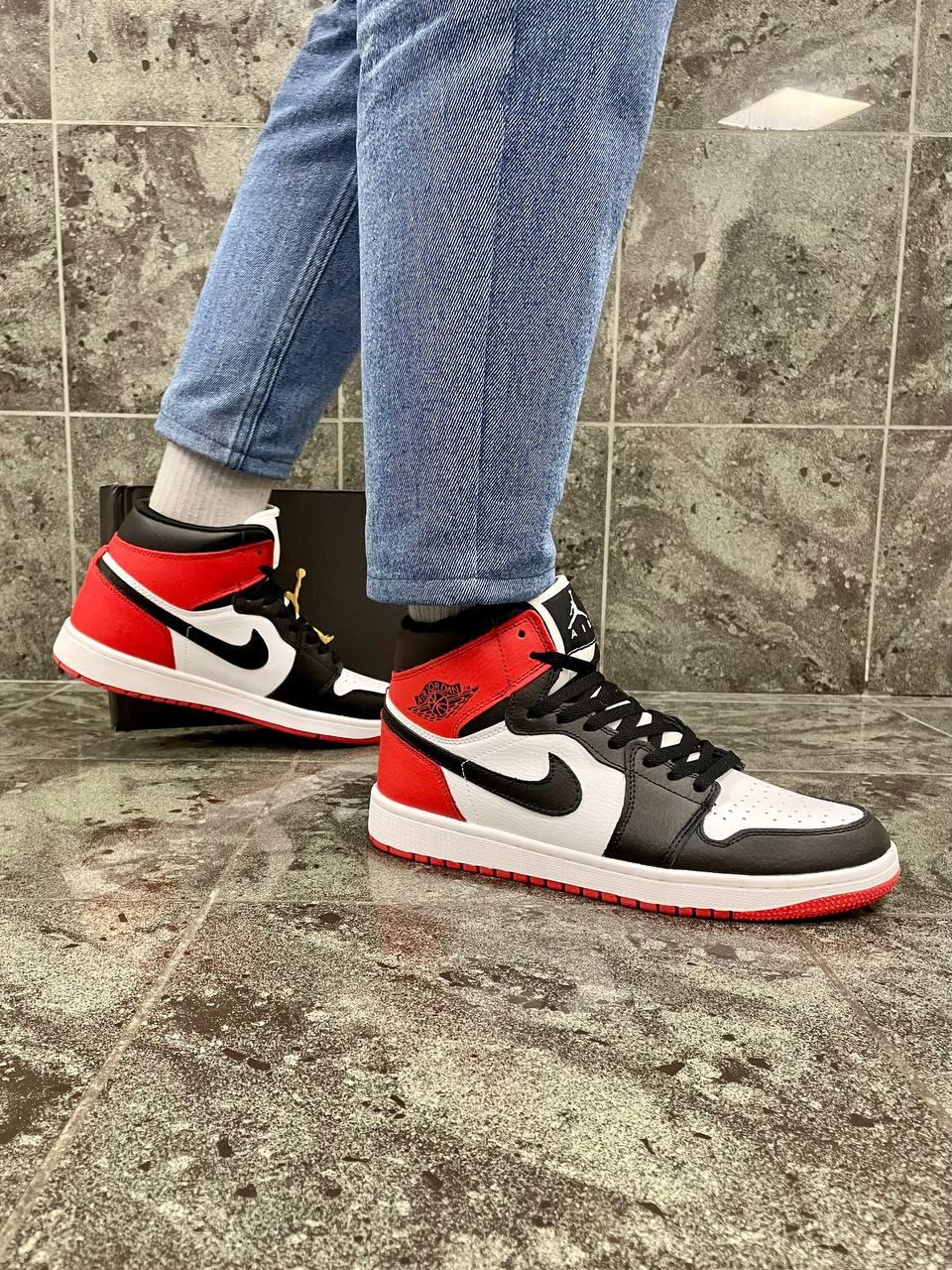 Чоловічі кросівки Nike Air Jordan 1 (чорно-білі з червоним) високі демісезонні кроси A2245-5 top