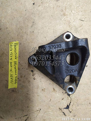 Кронштейн двигуна правий 1.6 Toyota Corolla E15 2007-2013 000036970