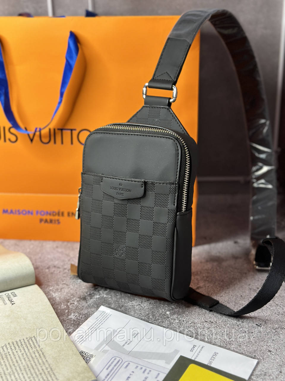 Купити Чоловічі чорні сумки через плече Louis Vuitton компактні сумки ...