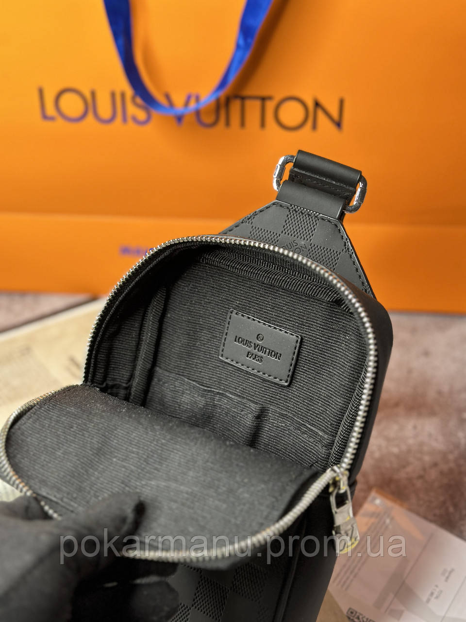 Купити Чоловічі чорні сумки через плече Louis Vuitton компактні сумки ...