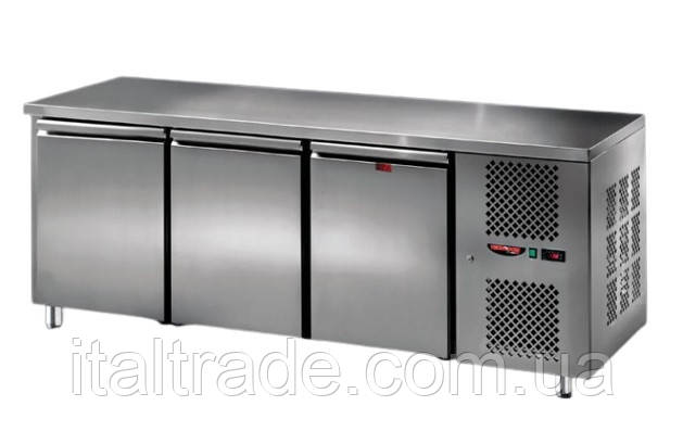 Стіл холодильний Tecnodom TF03MIDGN об'ємом 460 л трьохдверний шириною 700 мм без борту, фото 1