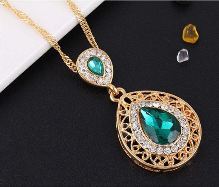 Кулон на ланцюжку Liresmina Jewelry з зеленими та білими фіанітами 4.3 см золотистий