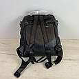 Шкіряний рюкзак з широким кольоровим ремінцем відкривається позаду КТ-2839 Чорний, фото 6