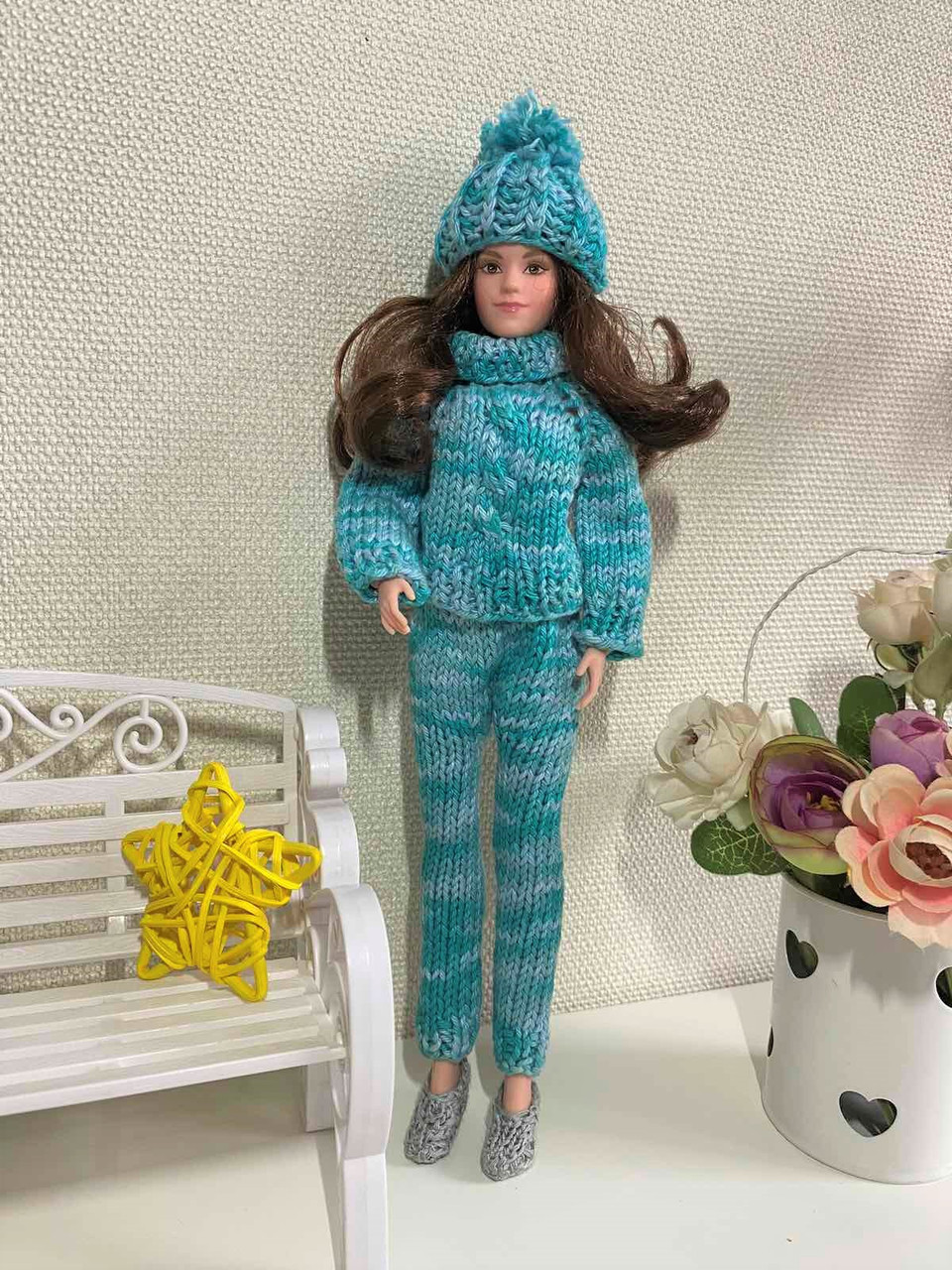 Одяг для Барбі. Стильний лижний костюм ручної роботи. Светр,штани та шапка., фото 1