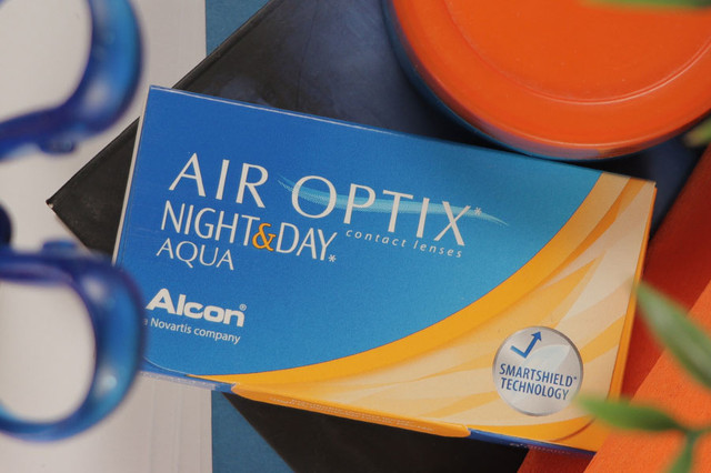 Контактні лінзи безперервного носіння Alcon Air Optix Night & Day AQUA