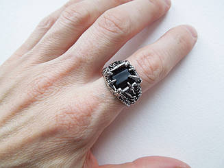 Перстень чоловічий з чорним кристалом імітація срібла. Розмір 21 Україна