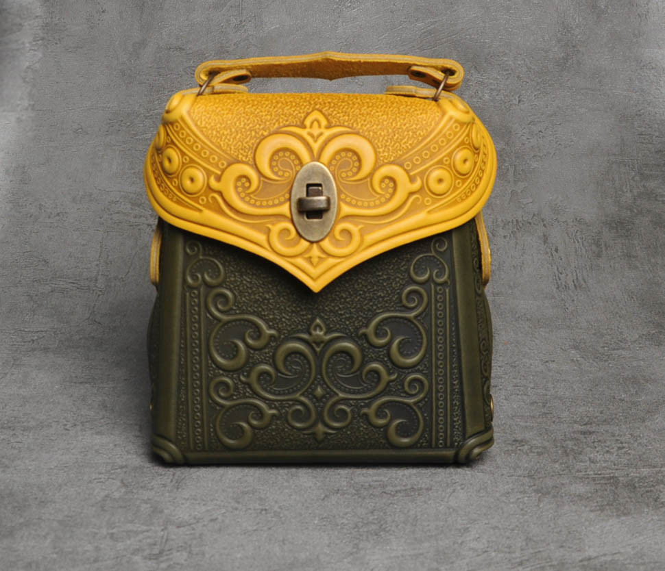 Шкіряний міні рюкзак-трансформер "Венеція" жовто-оливкового кольору, 17х19х7 см, фото 1