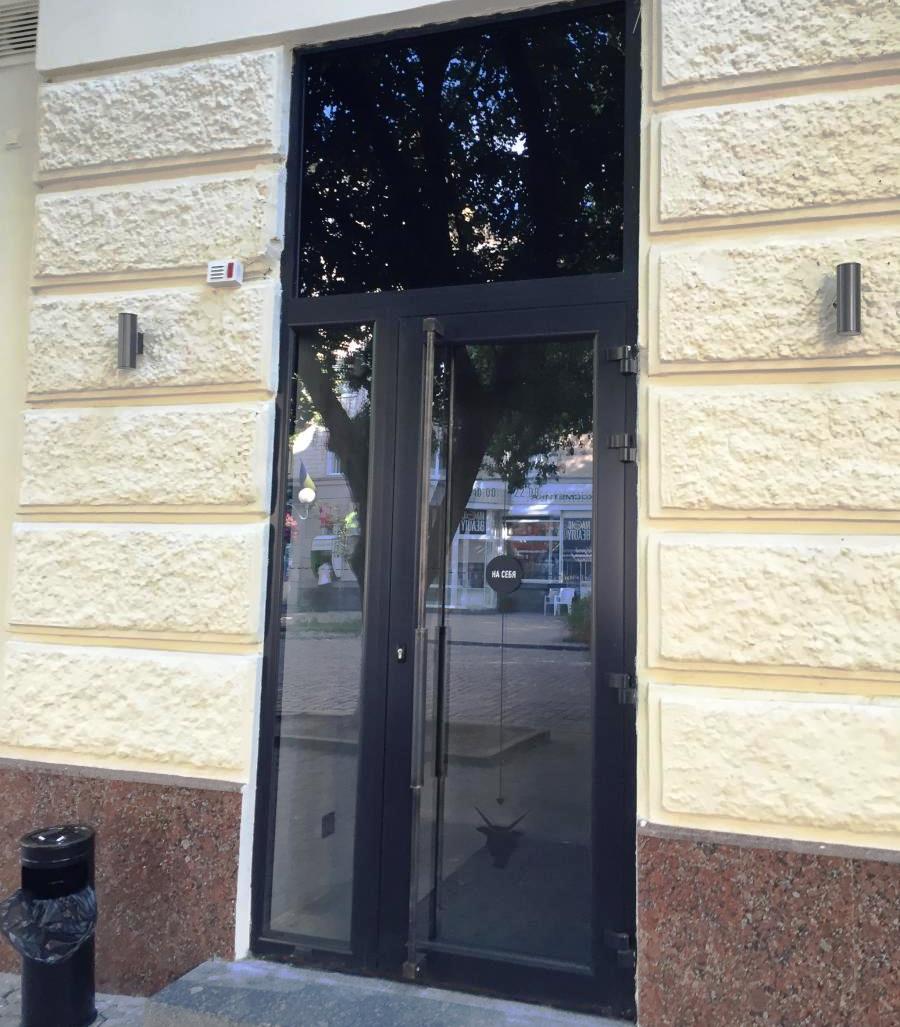 Двері пластикові, вхідні, міжкімнатні, розмір, колір, комплектація під замовлення.