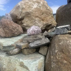 Валун для клумб та ландшафтного дизайну в асортименті