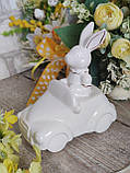 Статуетка керамічна "Зайчик на авто" h 13х11х7 см, фото 4