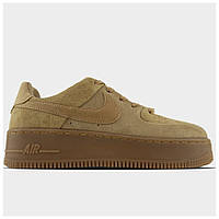 Женские кроссовки Nike Air Force 1 Sage Low Club Gold, коричневые замшевые кроссовки найк аир форс 1 сага