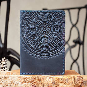 Чоловіча обкладинка на паспорт шкіряна темно-синя з тисненням Сонечко мандала