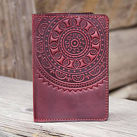 Жіноча обкладинка для паспорта зі шкіри бордова марсала з тисненням Сонечко Мандала
