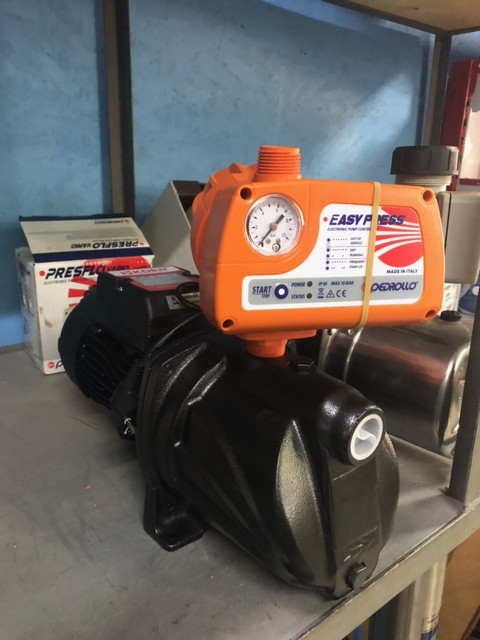 Електронний регулятор тиску Pedrollo EASYPRESS-2M (з манометром, старт 1.5 бара)