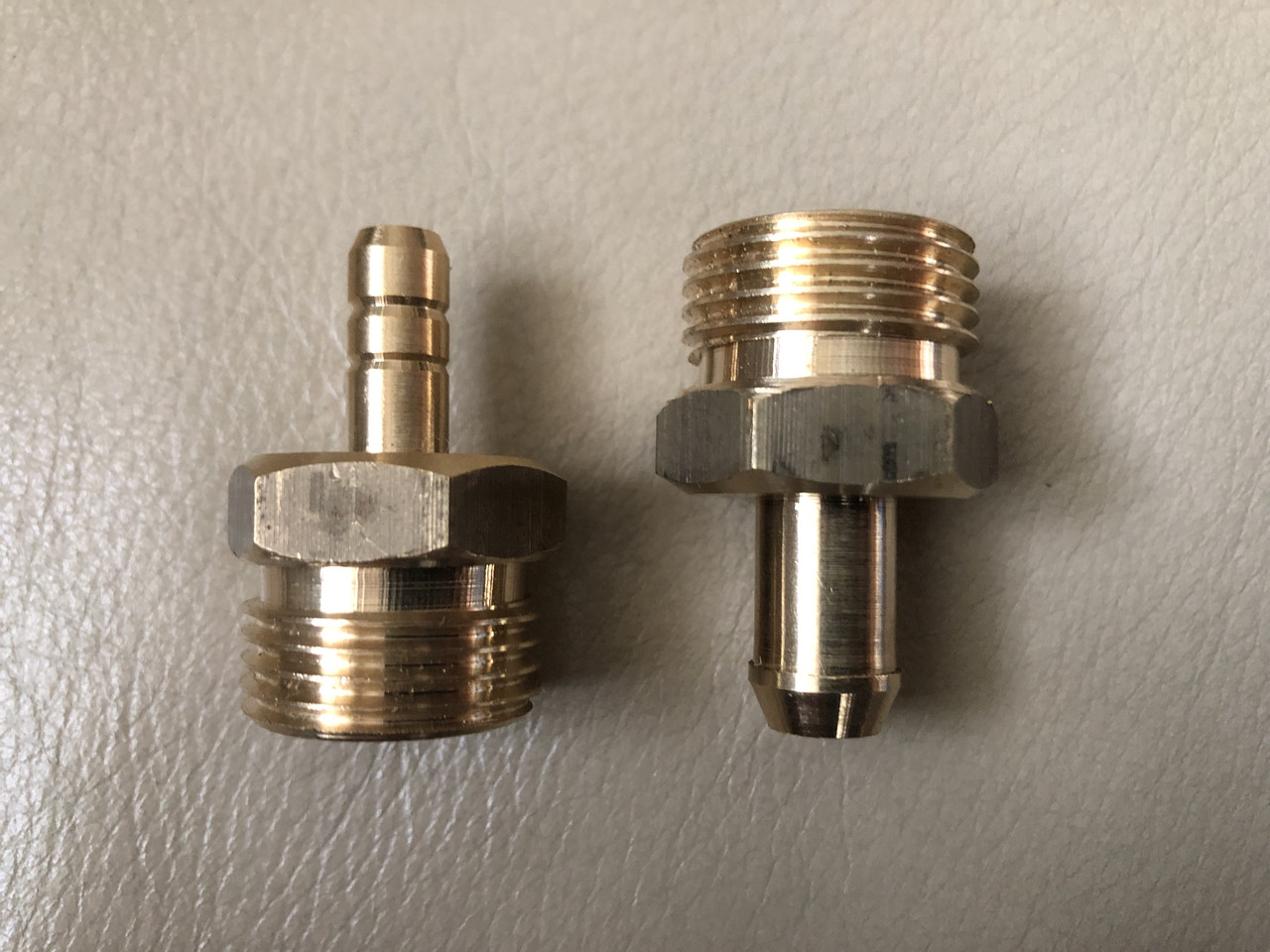 Переходник латунный резьбовой с резьбы СП21,8LH на штуцер под шланг ...