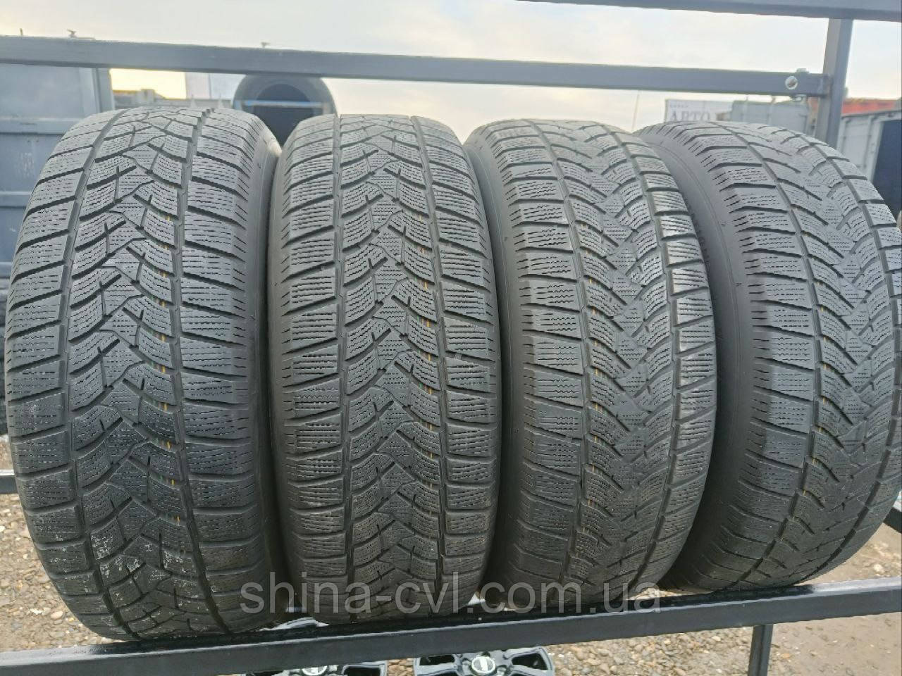 Зимові шини 235/65 R17 108V DUNLOP WINTER SPORT 5 SUV