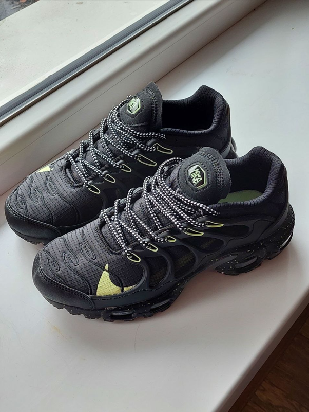 Nike air black green sales