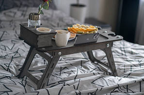 Дерев'яні столики для сніданку