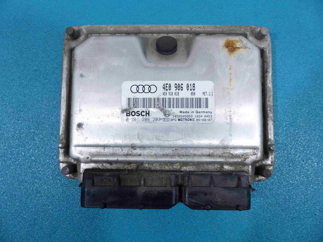 ЕБУ блок управління двигуна Audi A8 D3 6.0 4E0906018 0261208203