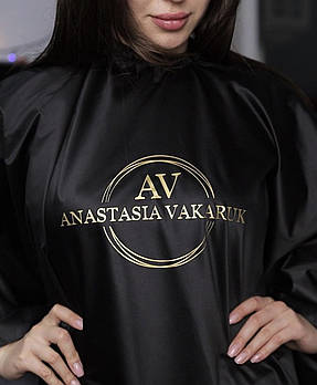 Пеньюар перукарський для стрижки волосся на гачках. Захисна накидка для стрижки волосся на гачках “З вашим логотипом”