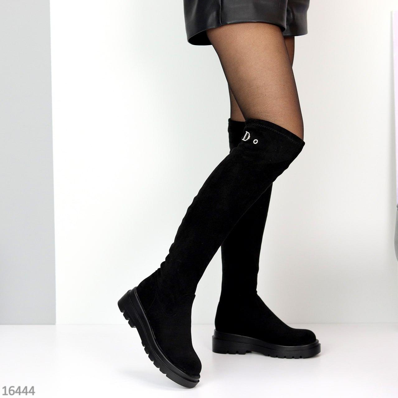 Черные замшевые высокие сапоги, модные весенние ботфорты, стильные женские удлиненные сапоги - фото 8 - id-p1763694045