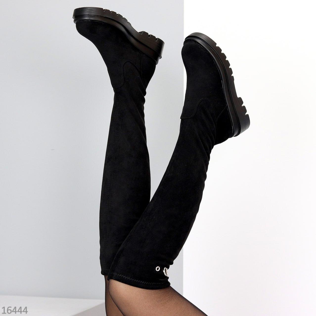 Черные замшевые высокие сапоги, модные весенние ботфорты, стильные женские удлиненные сапоги - фото 5 - id-p1763694045