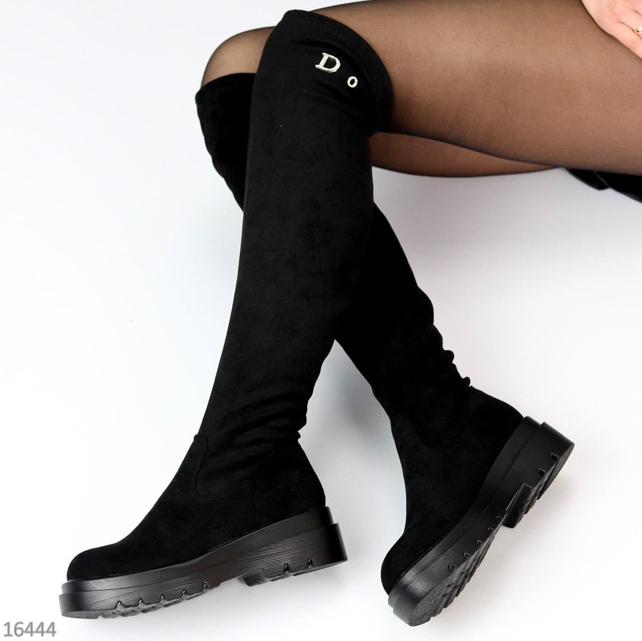 Черные замшевые высокие сапоги, модные весенние ботфорты, стильные женские удлиненные сапоги - фото 4 - id-p1763694045
