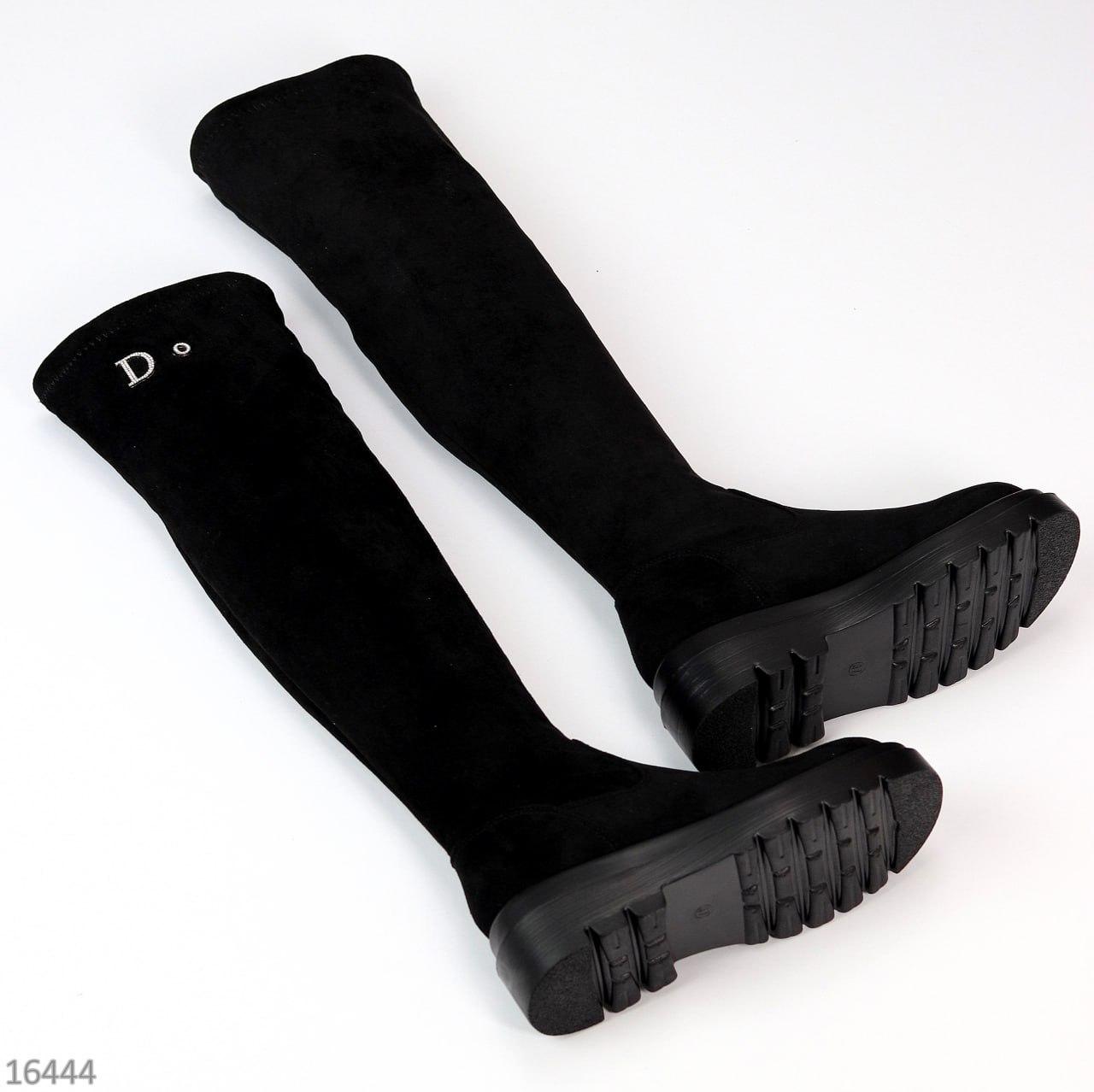 Черные замшевые высокие сапоги, модные весенние ботфорты, стильные женские удлиненные сапоги - фото 1 - id-p1763694045