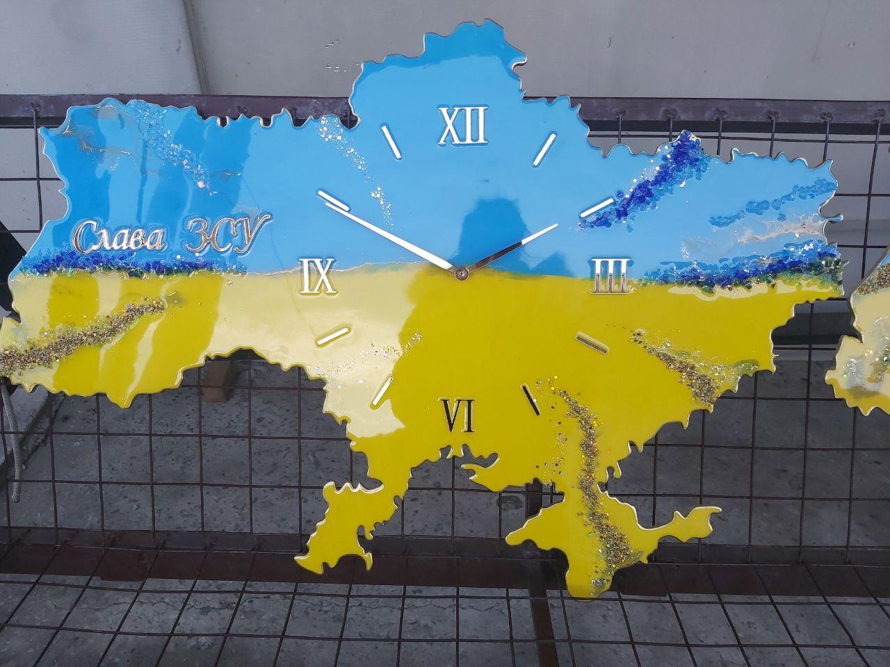 Годинник настінний жовто блакитний з епоксидної смоли карта України 55х33 см - фото 3 - id-p1763695186